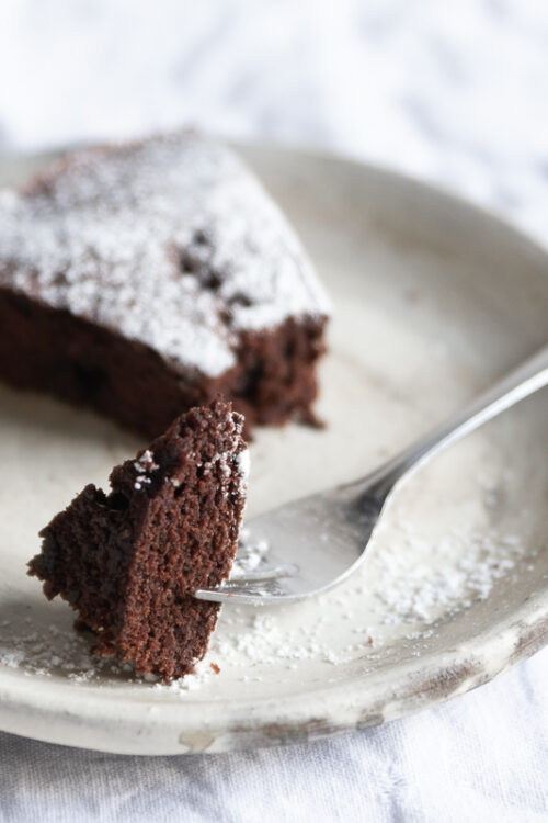 Von Lagom & Lakritze: ein schneller und schokoladiger „Kladdkaka“ für die Kaffeetafel