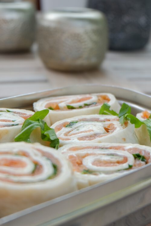 leichte Sommerküche mit Lachs: an die (Lachs-) Röllchen, fertig, los!