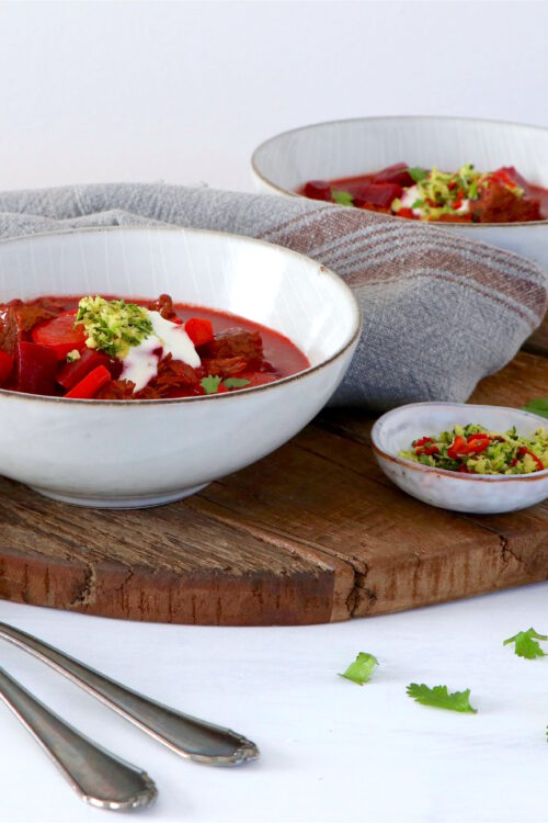 Rote Beete-Gulaschsuppe mit Asia-Gremolata