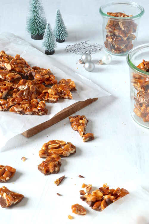 Knackiges Erdnuss-Karamell mit Ingwer und Meersalz