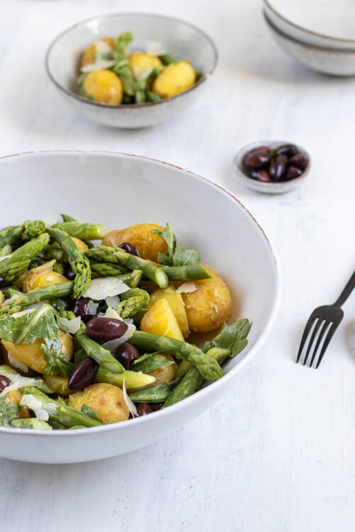 Oh, Du schöne Spargelzeit:  Kartoffel-Spargelsalat mit Rucola und Parmesan