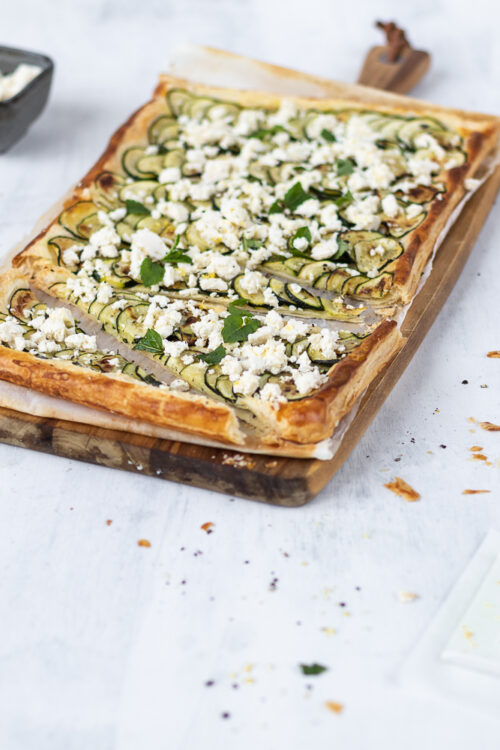 schnelle Zucchini-Tarte mit Feta und Minze