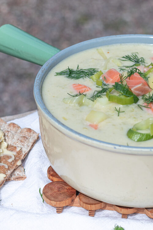 Schwedische Sommersuppe mit Lachs und Lauch: schmeckt so richtig schön nach Sommer und Mee(h)r