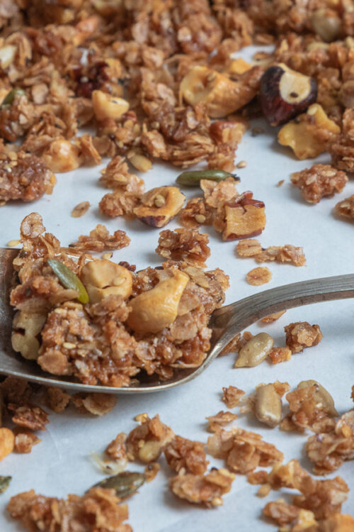 Frühstück auf holländisch mit selbstgemachtem Stroopwaffel-Granola: da kann Frau Antje einpacken!