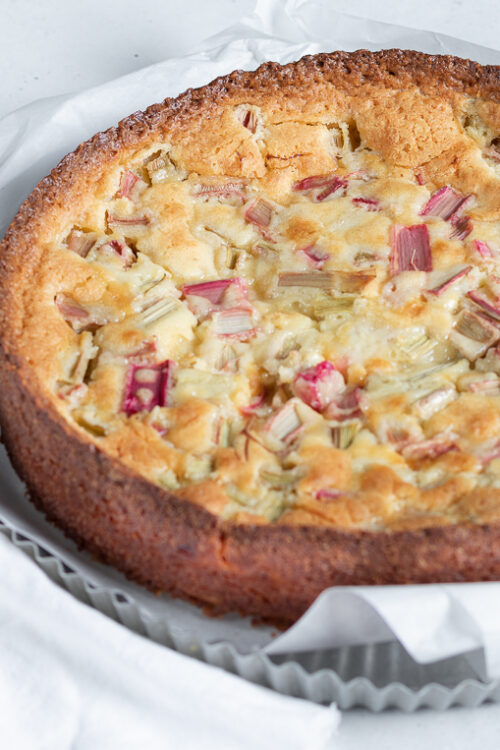 Weißer Schokoladenkuchen mit Rhabarber oder „weißer“ Kladdkaka: die Frühlings-Edition