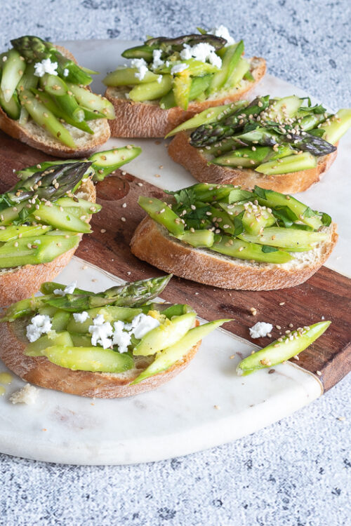 Zweierlei Spargel-Crostini oder schnelle Feierabendschnittchen mit grünem Spargel