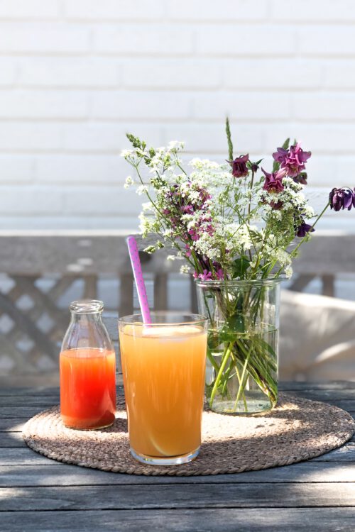Selbstgemachter Rhabarber-Orangen-Sirup: so schmeckt der Sommer!