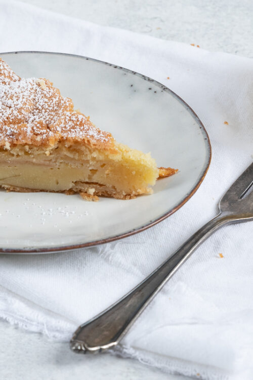 „Köstlich backen für kalte Tage“: ein neues Backbuch in the house und der erste (französische) Apfelkuchen der Saison