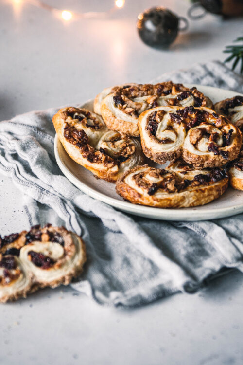 Weihnachtsplätzchen, die erste: schnelle Cranberry-Nuss-Kringel mit Blätterteig