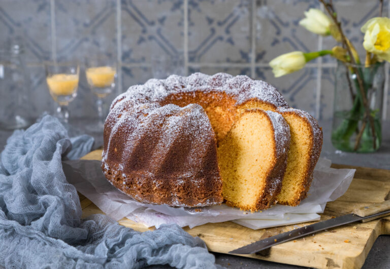 Saftiger Eierlikör-Napfkuchen: der Klassiker auf der Ostertafel Saftiger Eierlikör-Napfkuchen: der Klassiker auf der Ostertafel