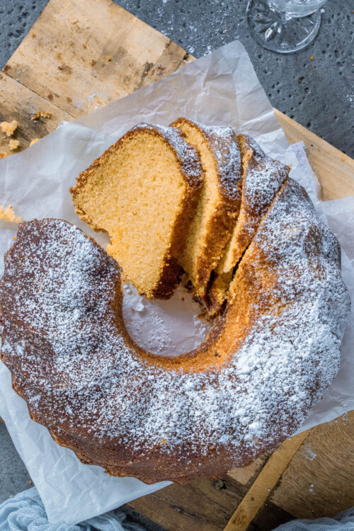 Saftiger Eierlikör-Napfkuchen: der Klassiker auf der Ostertafel