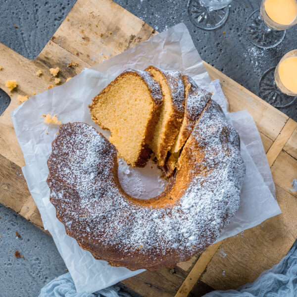 Saftiger Eierlikör-Napfkuchen