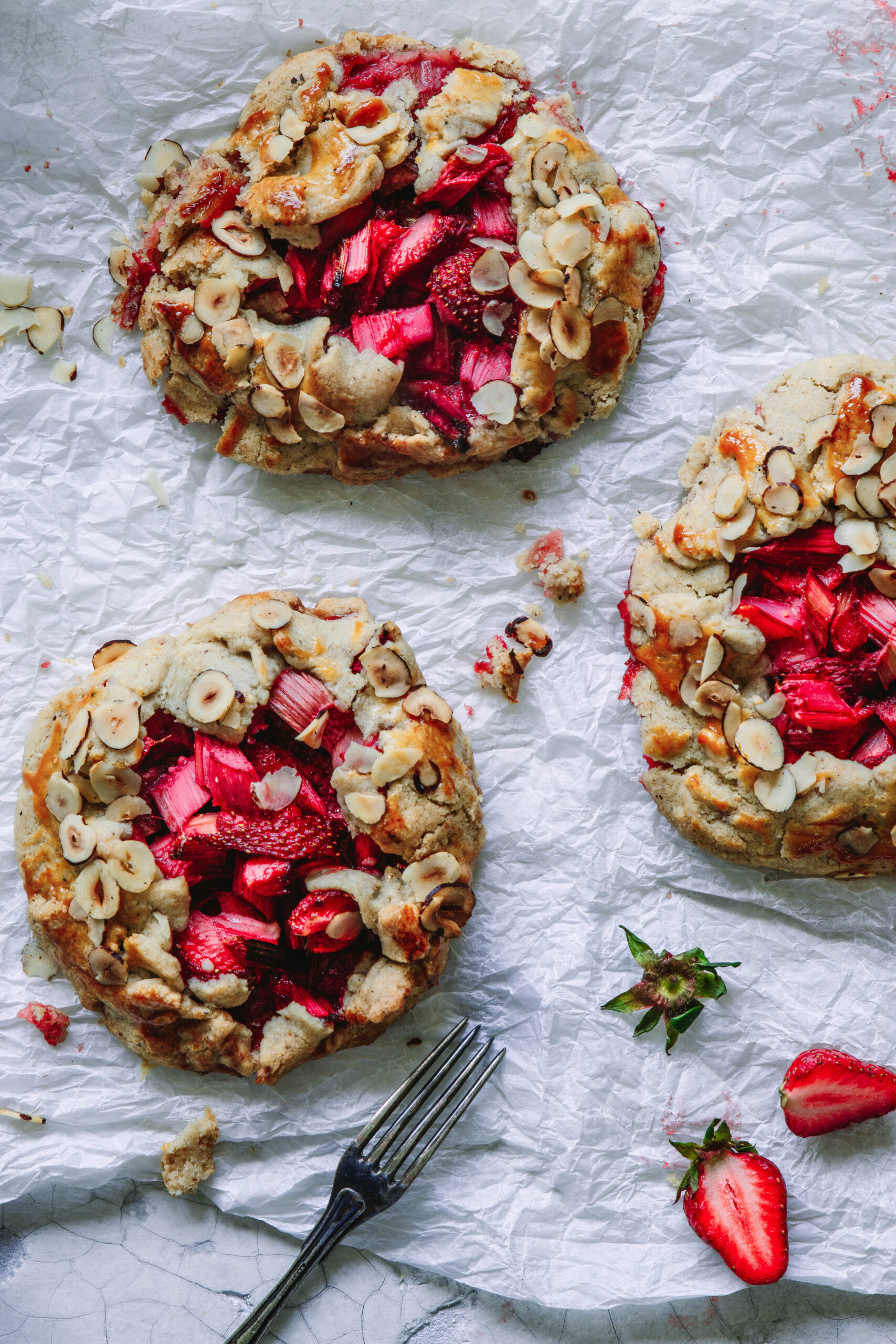 Vom Garten auf den Teller: Fruchtige Rhabarber-Erdbeer-Galettes zum ...