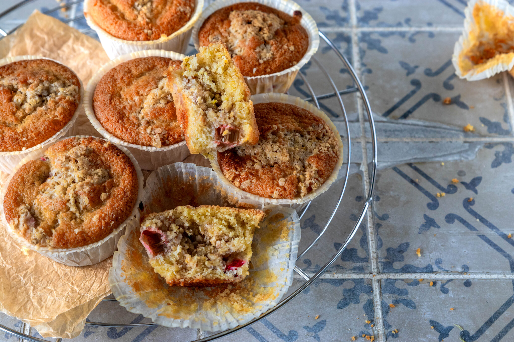 Sommerliche Gaumenfreuden: Locker-fluffige Rhabarbermuffins zum ...