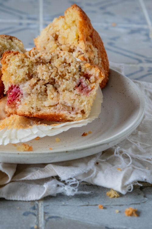 Sommerliche Gaumenfreuden: Locker-fluffige Rhabarbermuffins zum Verlieben!