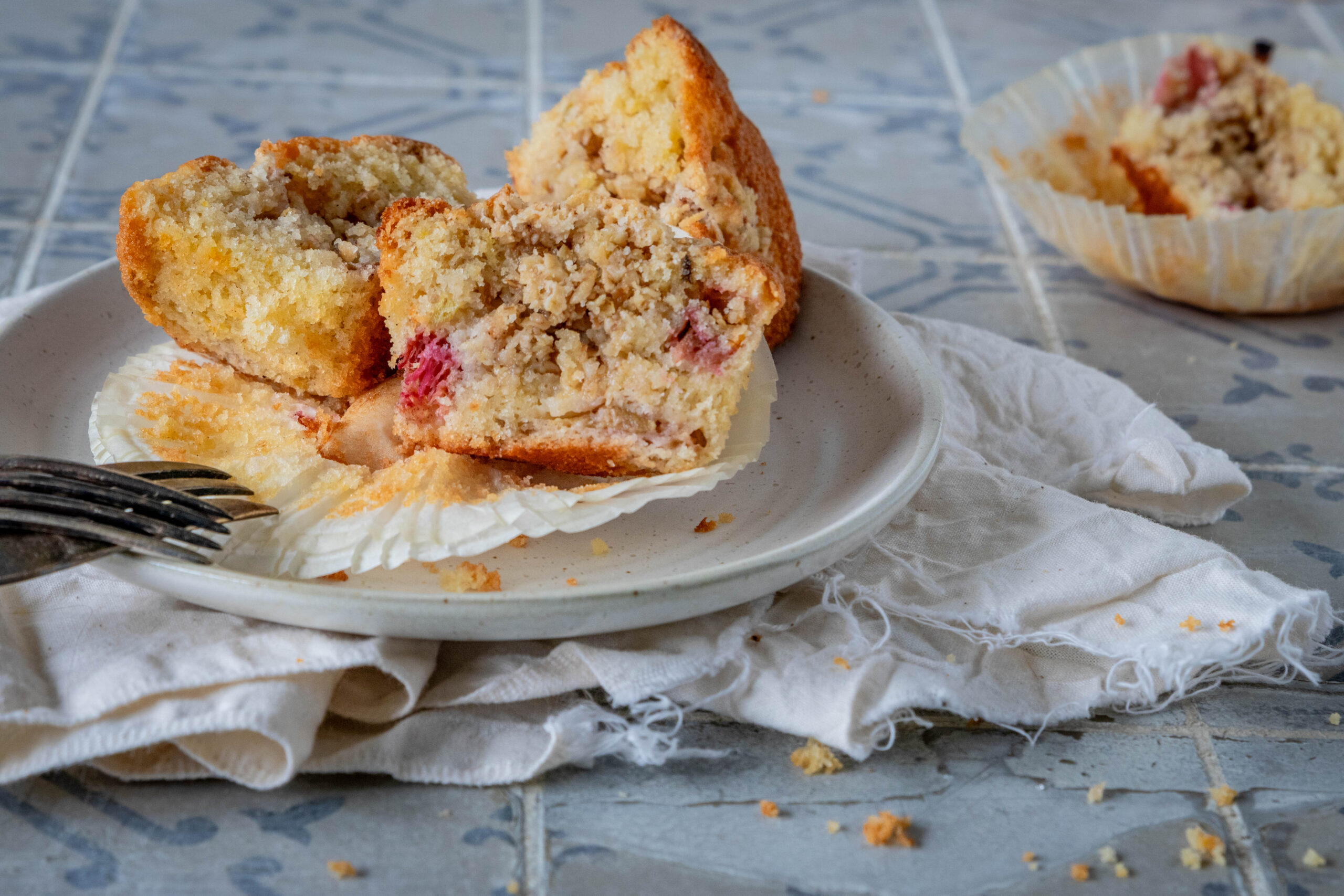 Sommerliche Gaumenfreuden: Locker-fluffige Rhabarbermuffins zum ...