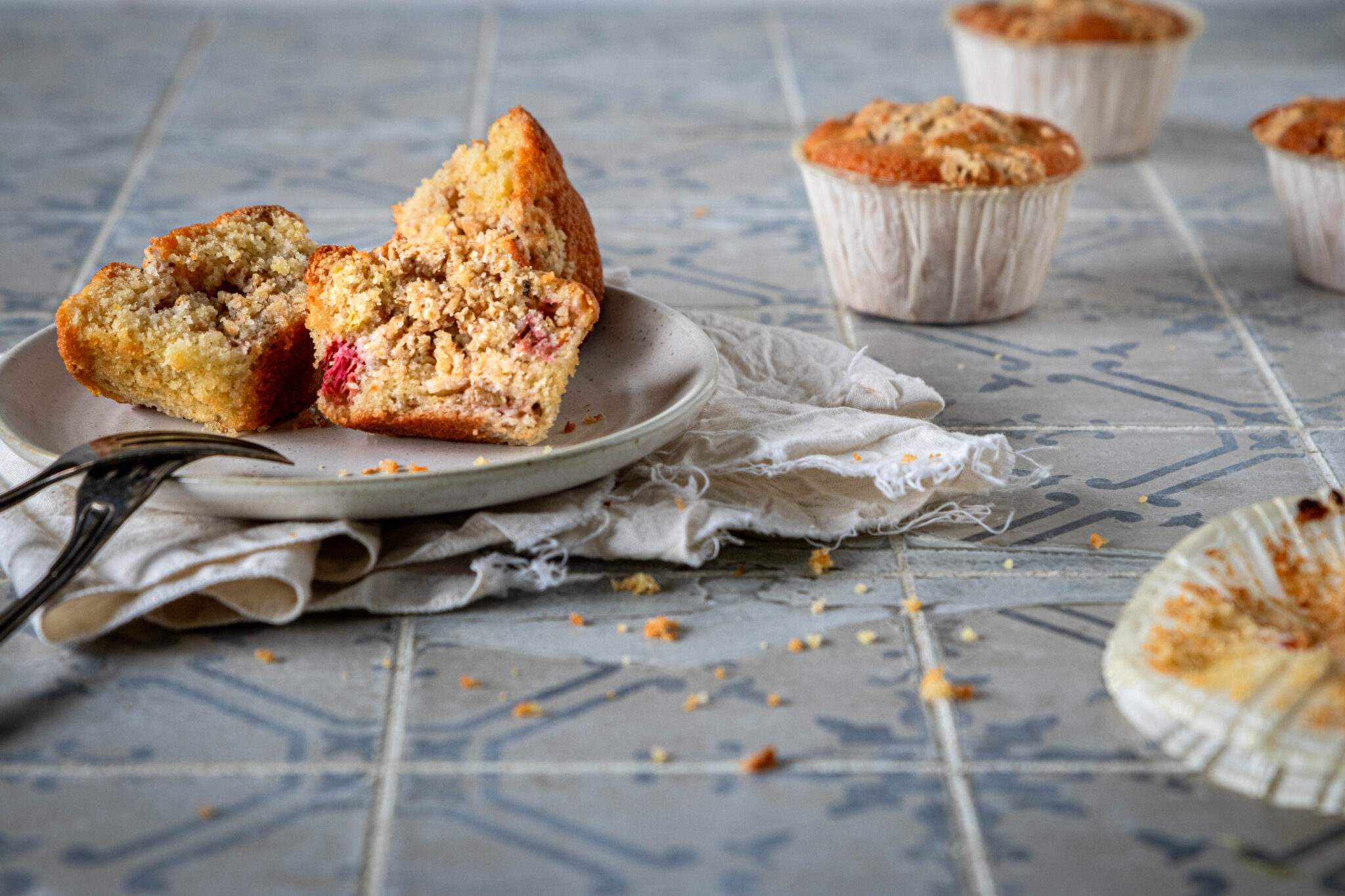 Sommerliche Gaumenfreuden: Locker-fluffige Rhabarbermuffins zum Verlieben!