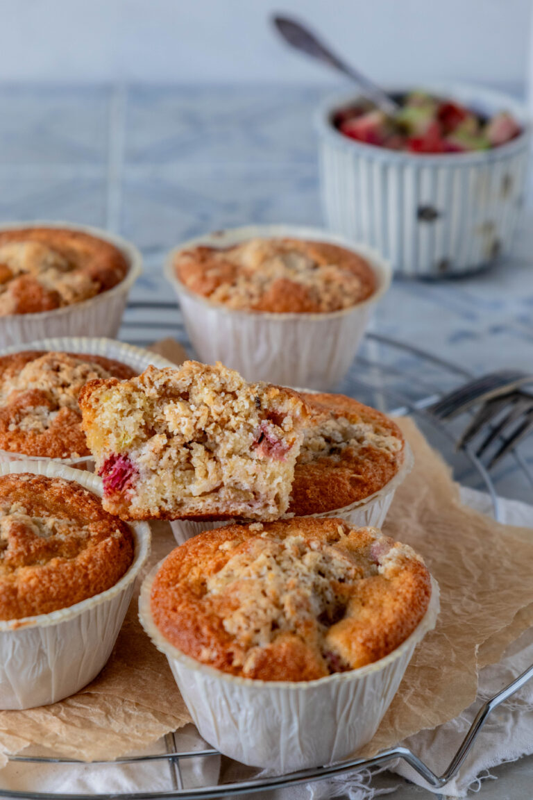 Sommerliche Gaumenfreuden: Locker-fluffige Rhabarbermuffins zum ...
