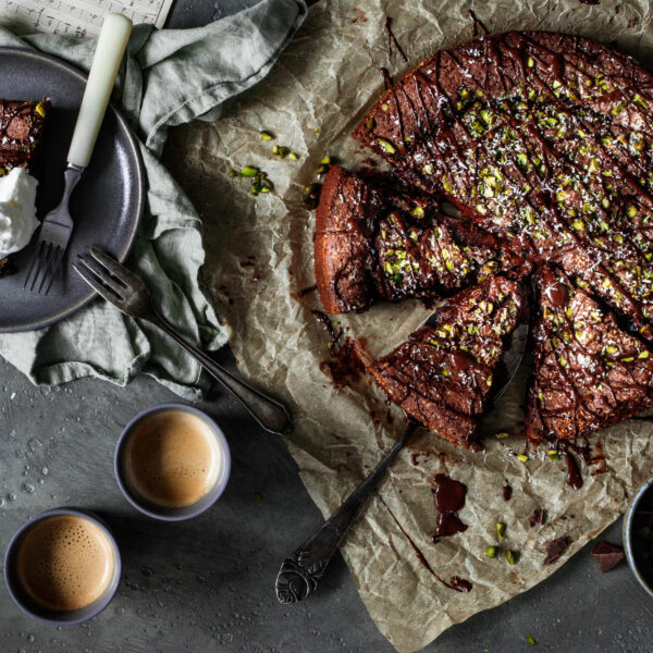 schwedischer Kladdkaka mit Pistazien