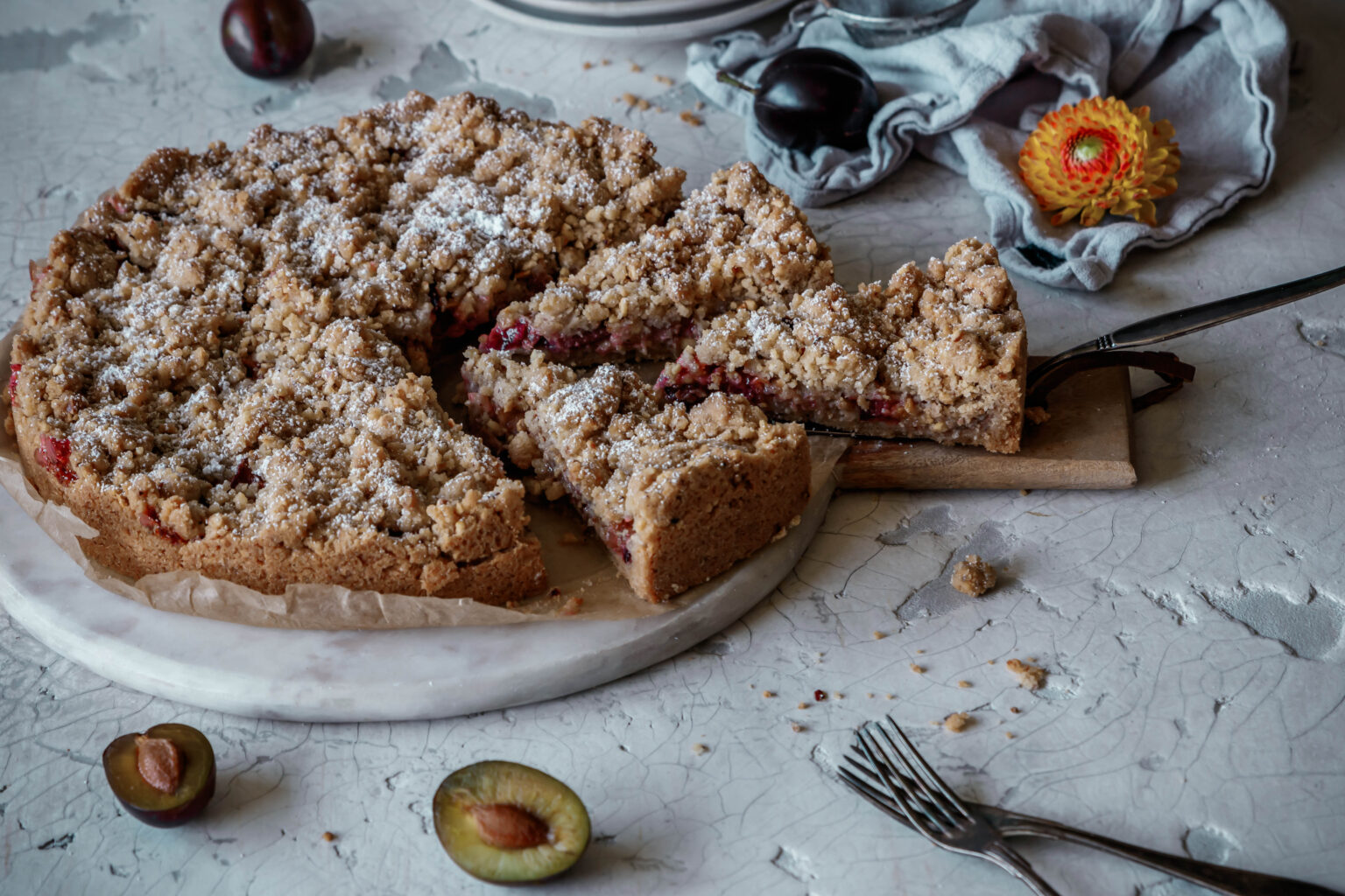 Schneller Pflaumenkuchen mit Nussstreuseln - my daily mee(h)r