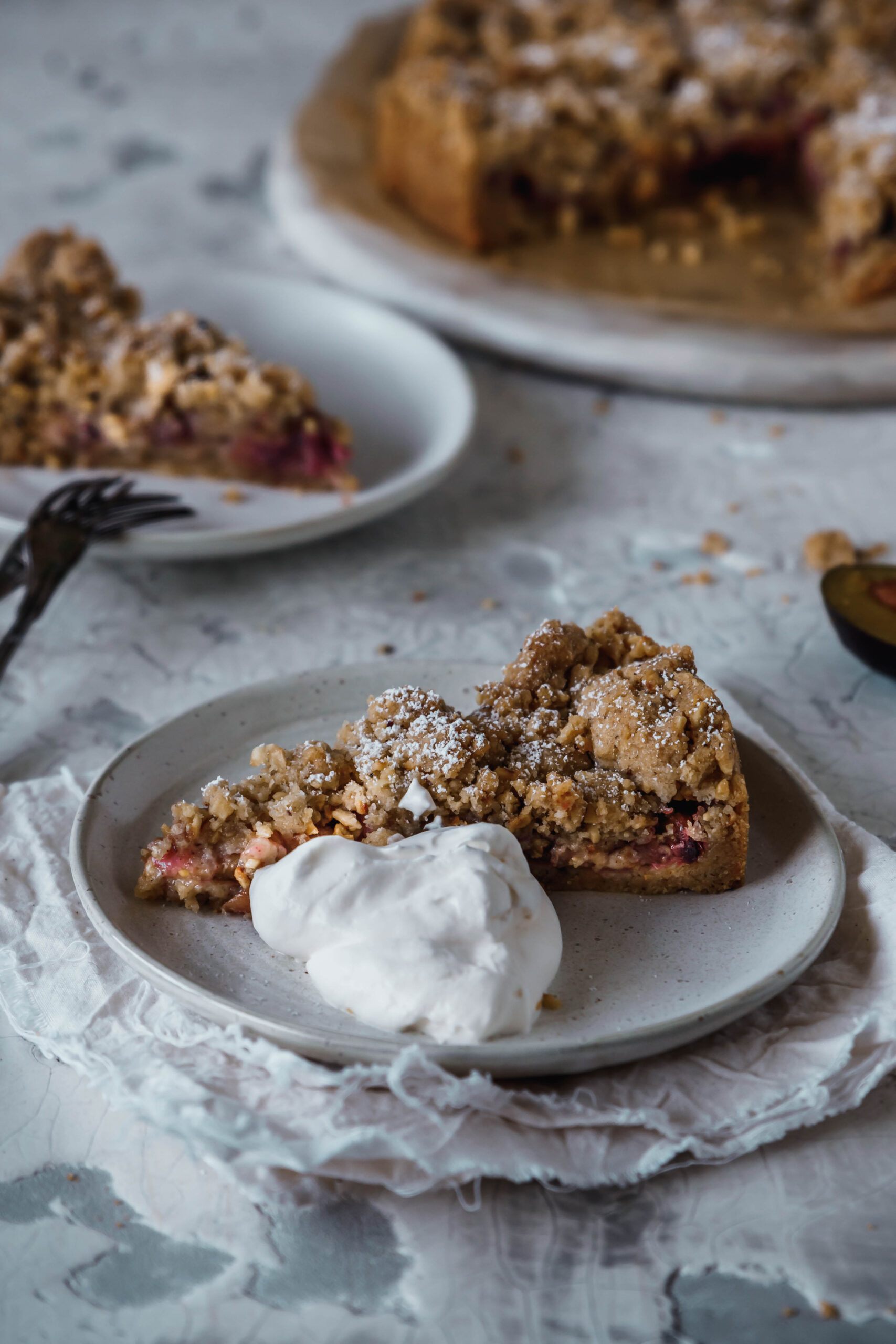 Schneller Pflaumenkuchen mit Nussstreuseln - my daily mee(h)r