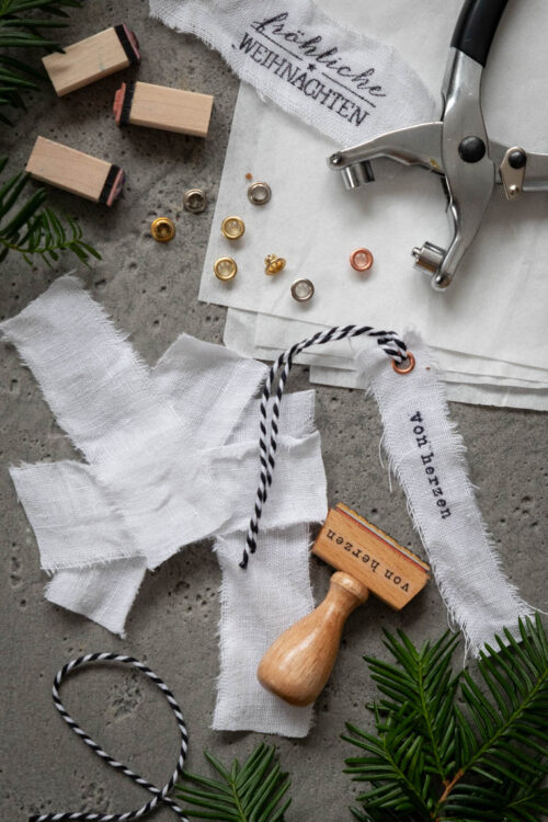 Weihnachtsanhänger aus altem Leinen: schnelles Upcycling-Projekt für Weihnachten